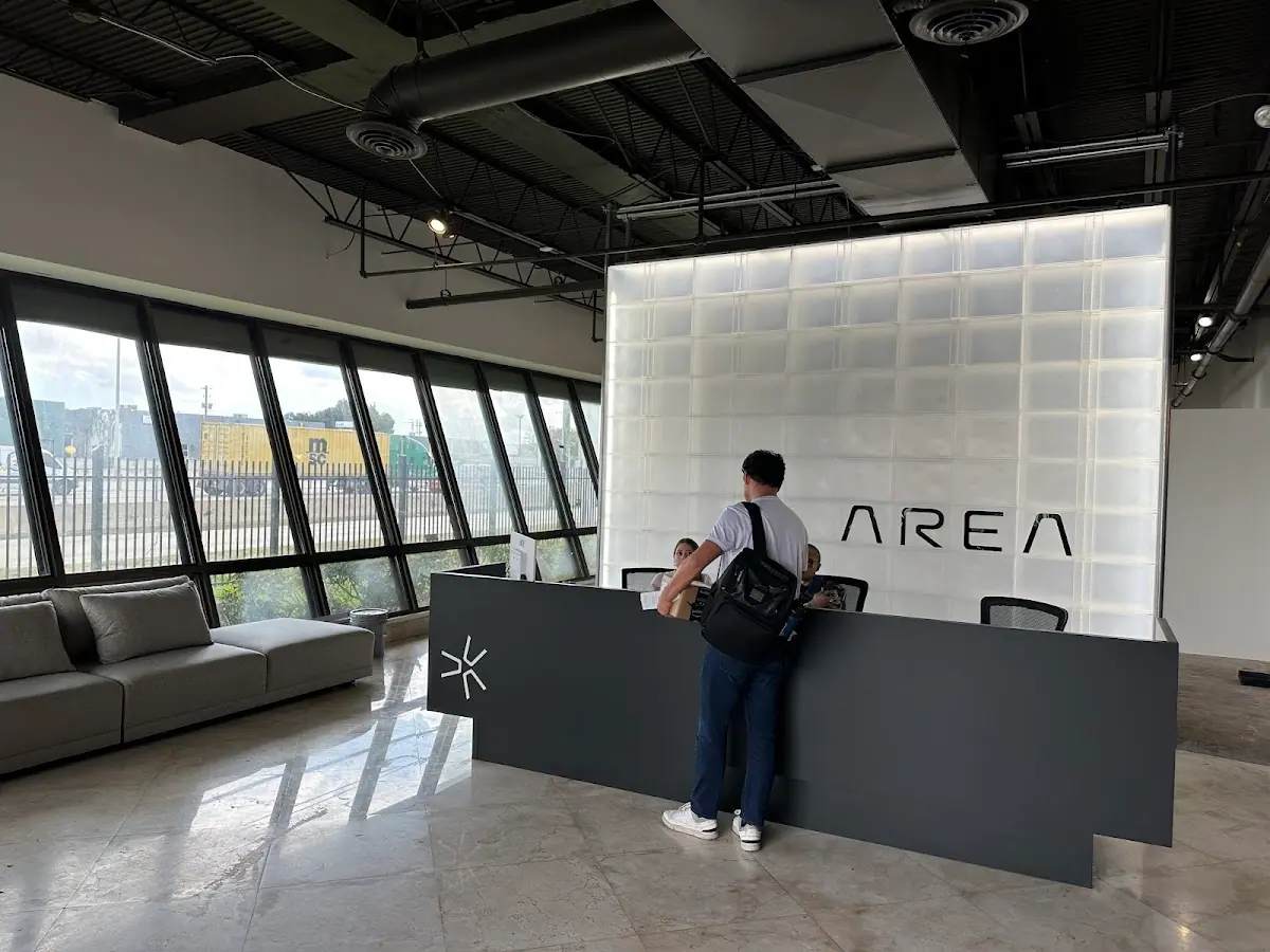 AREA CENTRE indoor padel courts in Doral, Florida