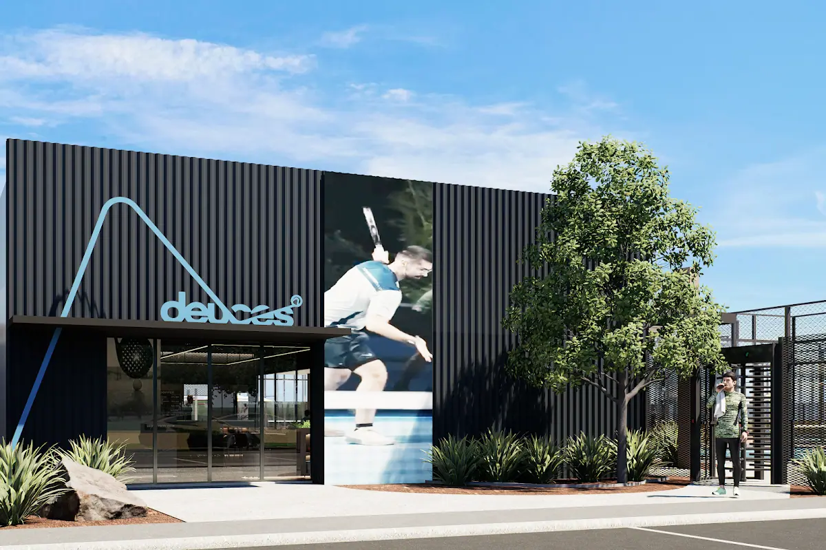Deuces Padel Club outdoor padel courts in Laredo, Texas