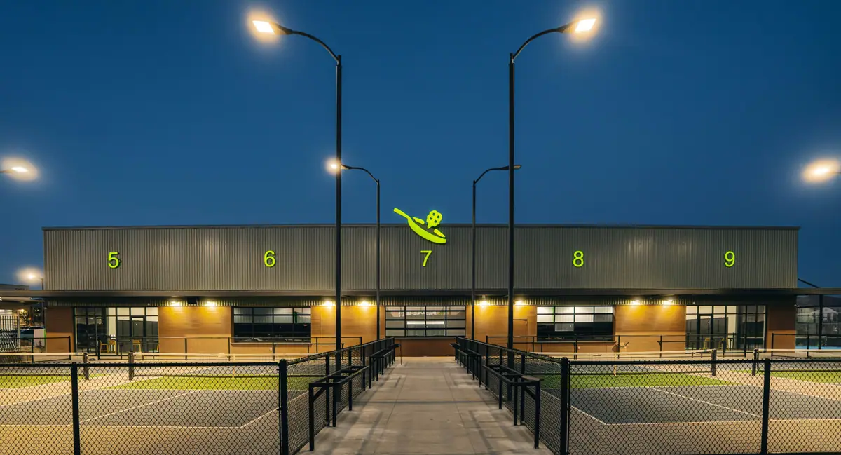 Serve El Paso outdoor padel courts in El Paso, Texas